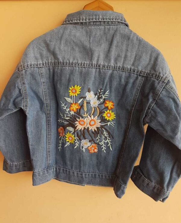 Campera jean bordada niña
